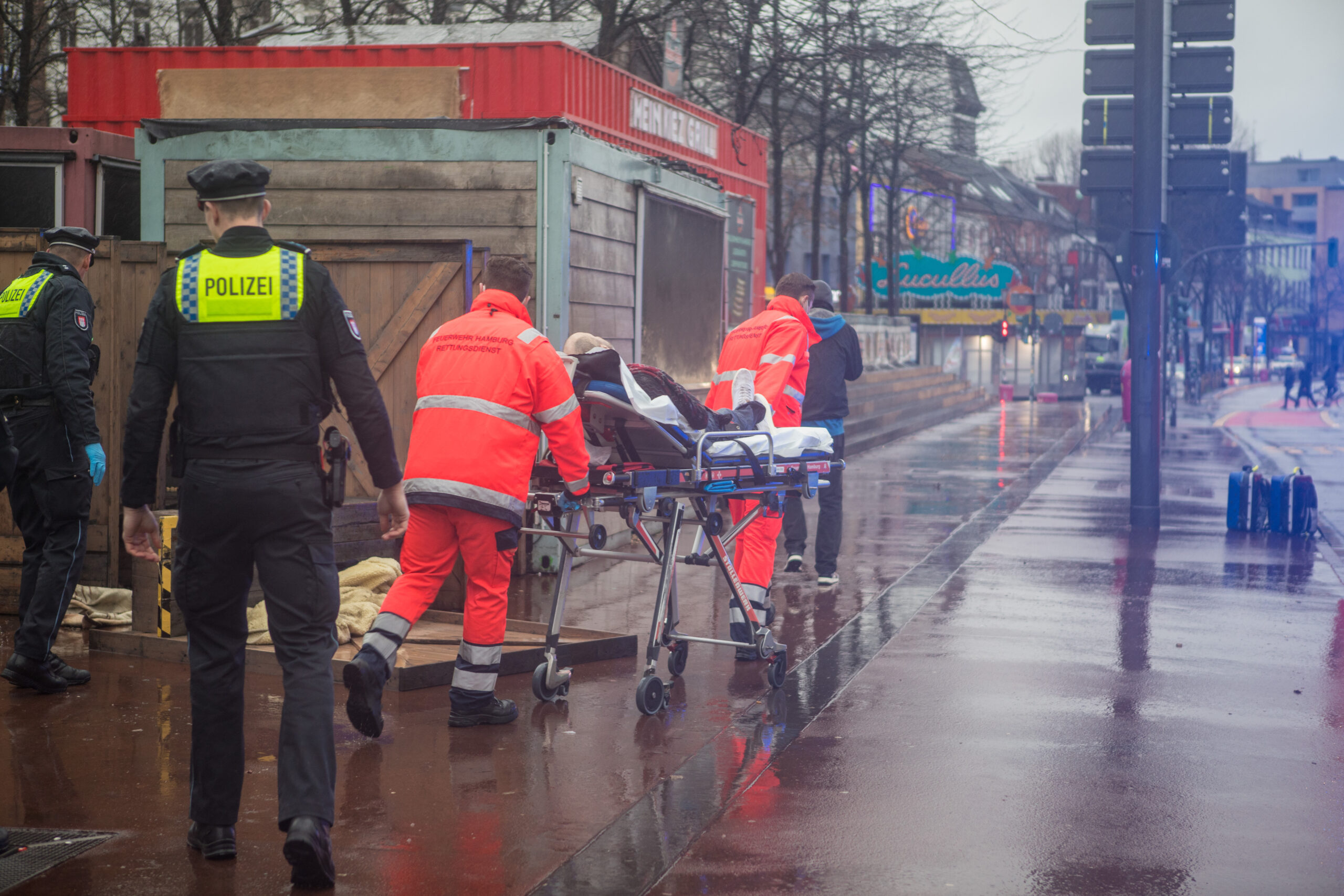 Beim Abbau des Weihnachtsmarktes auf St. Pauli: Arbeiter finden Leiche