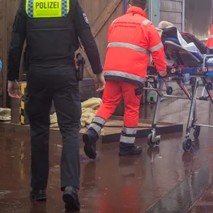 Beim Abbau des Weihnachtsmarktes auf St. Pauli: Arbeiter finden Leiche