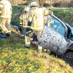 Unfall auf A1 bei Heidenau – siebenköpfige Familie verletzt