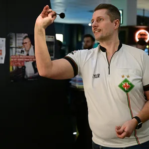 Eilbeks Bundesliga-Darter Thomas Richter im Café Kö