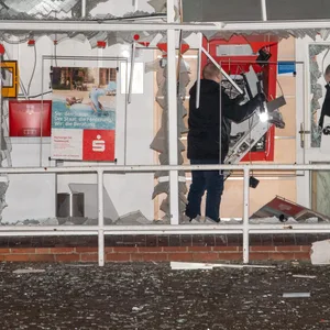 Von der Filiale blieb nicht mehr viel übrig. Die Explosion sorgte für einen hohen Sachschaden.
