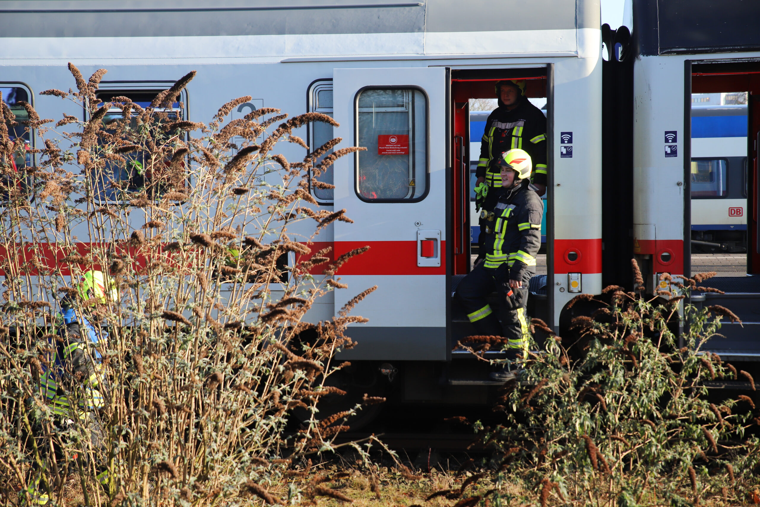 Brand in Intercity Zug sorgt für großeinsatz der Feuerwehr