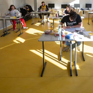 Die Abschlussprüfungen werden wegen der Corona-Pandemie in diesem Jahr ein letztes Mal etwas leichter. (Symbolbild)