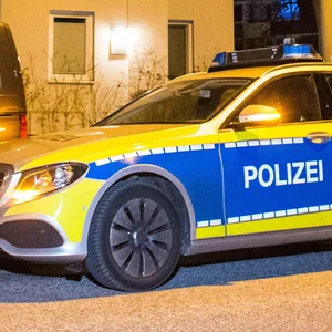 Ein Fahrzeug der Hamburger Polizei im Einsatz. (Symbolbild)