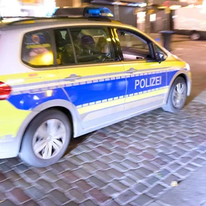 Busfahrer in Hamburg mit Messer bedroht und ausgraubt
