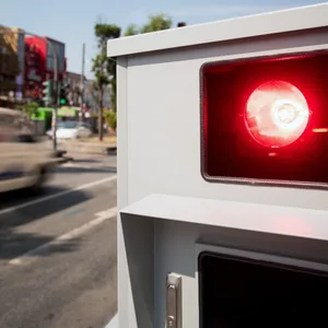 Ein Blitzer steht an der Reeperbahn.