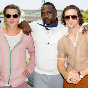 Aaron Taylor-Johnson r.), hier neben Brad Pitt (l.) und Brian Tyree Henry (m.), könnte Daniel Craig als 007 beerben.