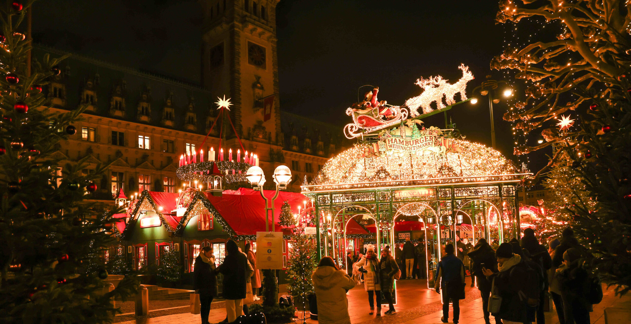 Weihnachtsmarkt am Rathaus