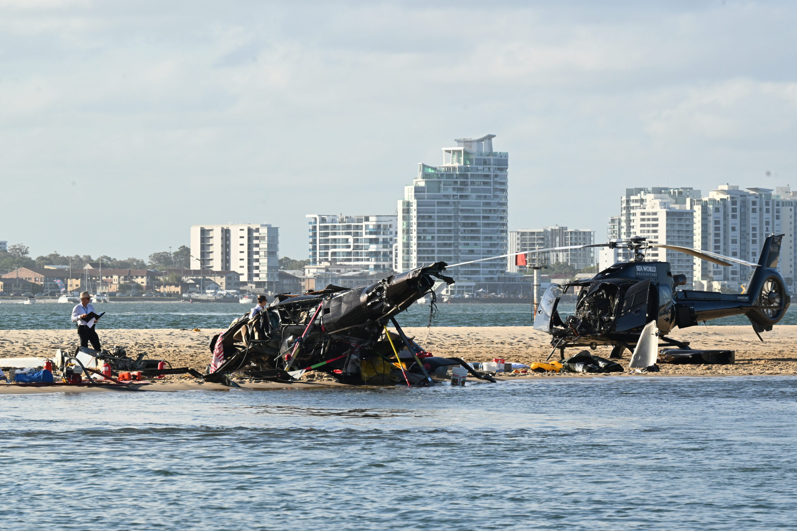 An der australischen Gold Coast sind zwei Hubschrauber in der Luft kollidiert.