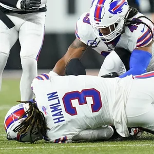 NFL-Profi Damar Hamlin kollabiert nach Tackle