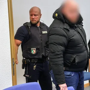 Köln-Fan beim Gerichtstermin