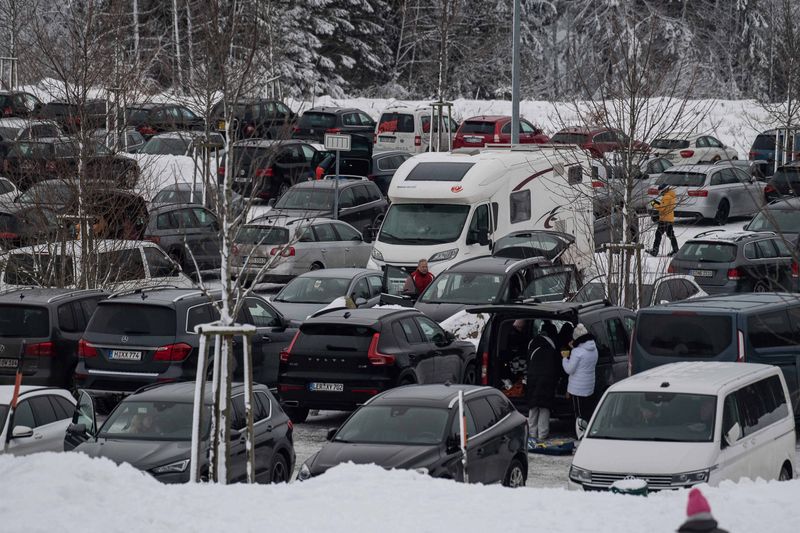Neuschnee und der Beginn der Zeugnisferien haben am Wochenende zu einem Besucheransturm im Harz geführt.