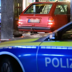 Die Täter krabbelten aus dem Kofferraum, um aus dem Wagen zu kommen.