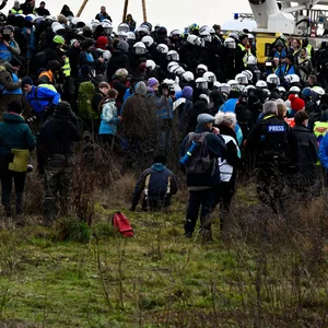 Polizei Demonstranten Lützerath