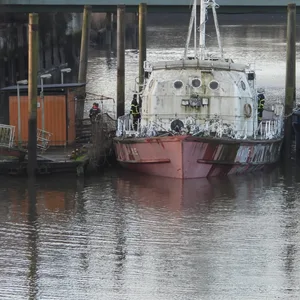 Übungsschiff der Feuerwehr in Hamburg gesunken