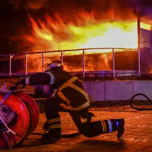 Der erste Brand in einem Unterstand für Mülltonnen an der Straße Mümmelmannsberg.