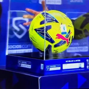 Fußball vom Supercoppa in der Vitrine