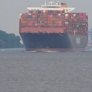 Im 175. Jahr ihres Bestehens fuhr die Reederei Hapag-Lloyd einen Rekordgewinn ein (Archivbild).