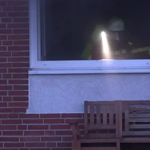 Feuer in Neu Wulmstorf: In diesem Mehrfamilienhaus brannt es nun schon zum dritten Mal innerhalb weniger Monate.
