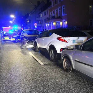 Bei dem Unfall wurden mehrere Menschen verletzt.