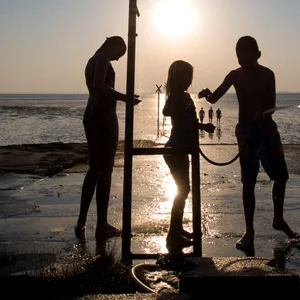 Erfrischung in der Sommerhitze an der Nordsee (Archivbild).
