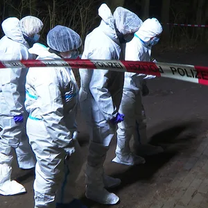 Die Spurensicherung hat bis Tief in die Nacht am Tatort Spuren gesichert.