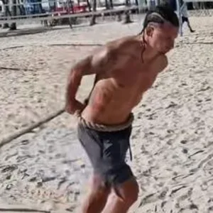 Zlatan Ibrahimovic trainiert am Strand