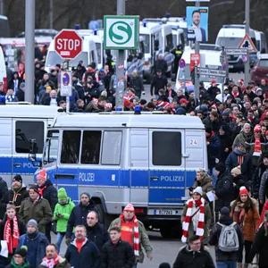 Die Polizei verhinderte einen Angriff auf die Fans von Union Berlin.