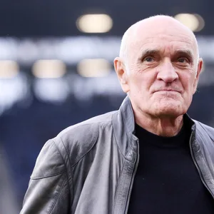 Martin Kind blickt in die Ferne