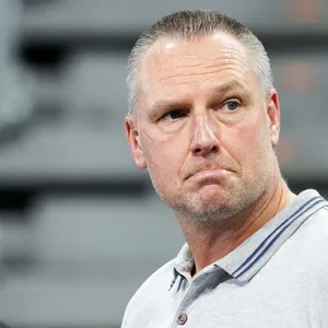 Der 2007-Weltmeister Christian Schwarzer sieht sich nach Aussagen zum Einsatz von Schiedsrichterinnen bei der Handball-WM der Männer heftiger Kritik ausgesetzt.