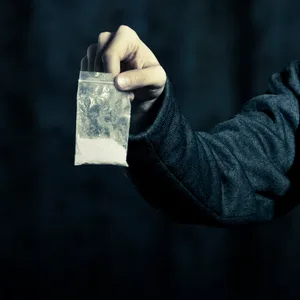 Ein 34-Jähriger soll kiloweise Koks und Marihuana in Hamburg vertickt haben. (Symbolbild)