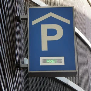 Parkhaus Schild