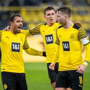 Donyell Malen (l.), Thorgan Hazard (m.) und Marco Reus (r.)