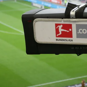 TV-Kamera beim Fußball (Symbolfoto)