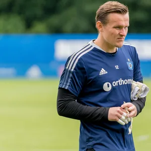 Tom Mickel mit schmerzverzerrtem Gesicht