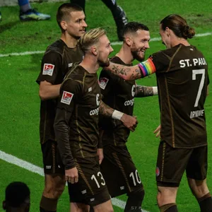 Hartel, Irvine, St. Pauli