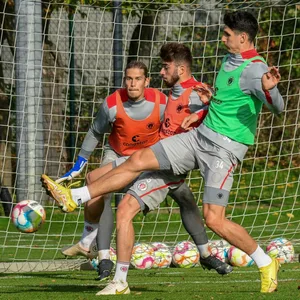 Dennis Smarsch (l.), Betim Fazliji (m.) und Igor Matanovic (r.)