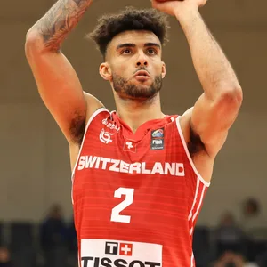 Anthony Polite beim Korbwurf