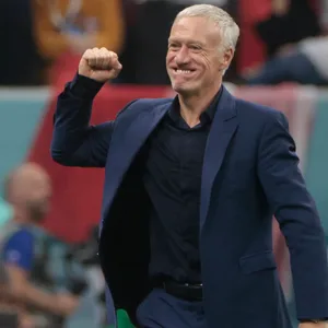 Französischer Nationaltrainer Didier Deschamps jubelt