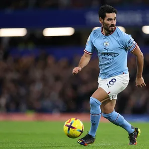 Ilkay Gündogan dribbelt am Ball
