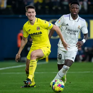 Villareals Juan Foot gegen Real Madrids Vinicius Jr.