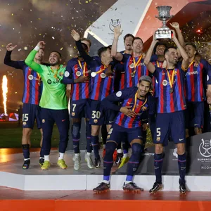 FC Barcelona feiert den Gewinn des Supercups
