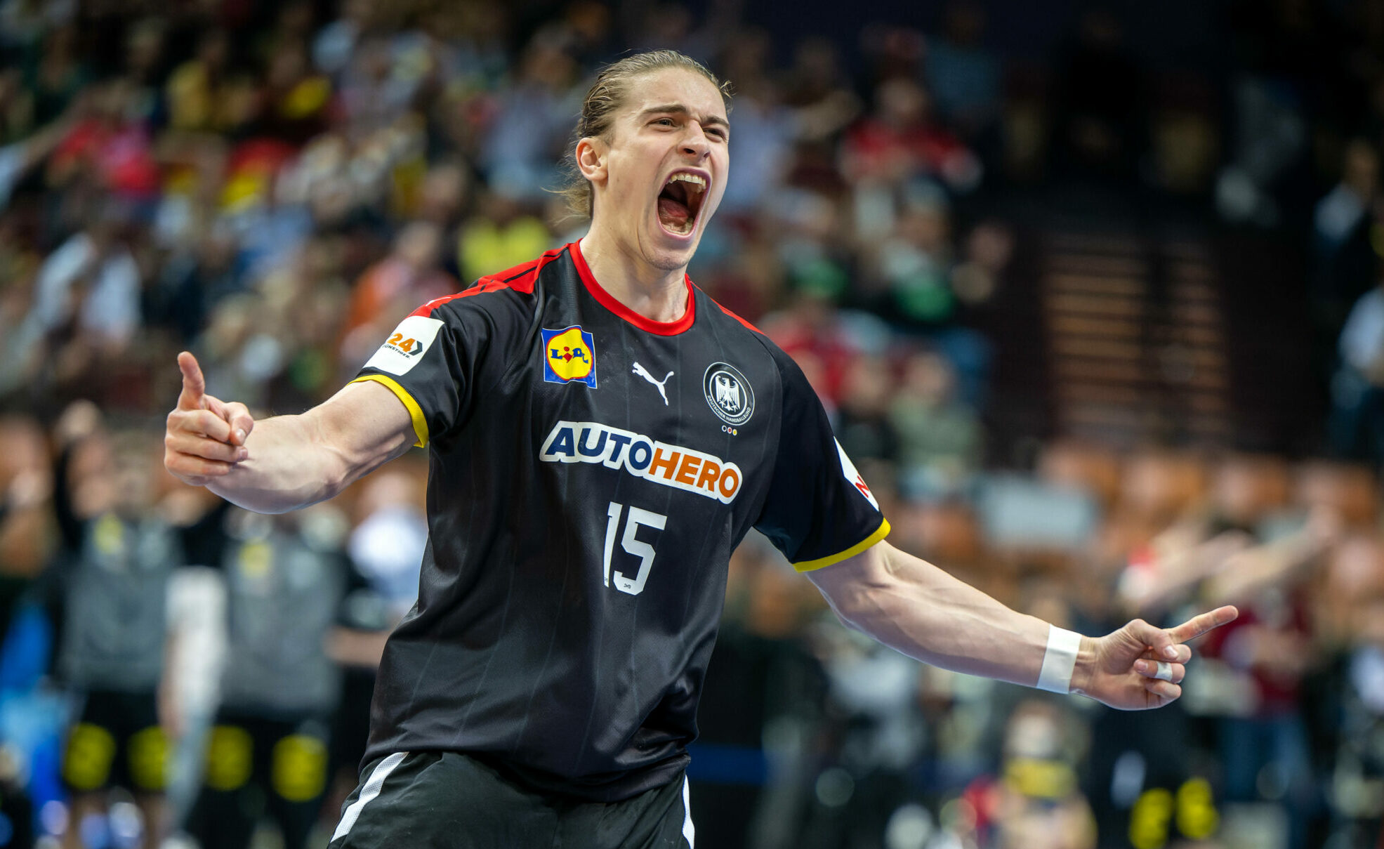 Handball-Nationalspieler Juri Knorr jubelt