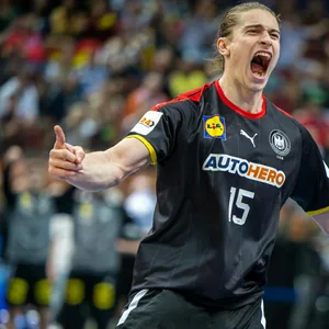 Handball-Nationalspieler Juri Knorr jubelt