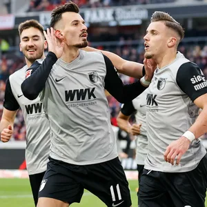 Dion Beljo, Mergim Berisha und Ermedin Demirovic jubeln