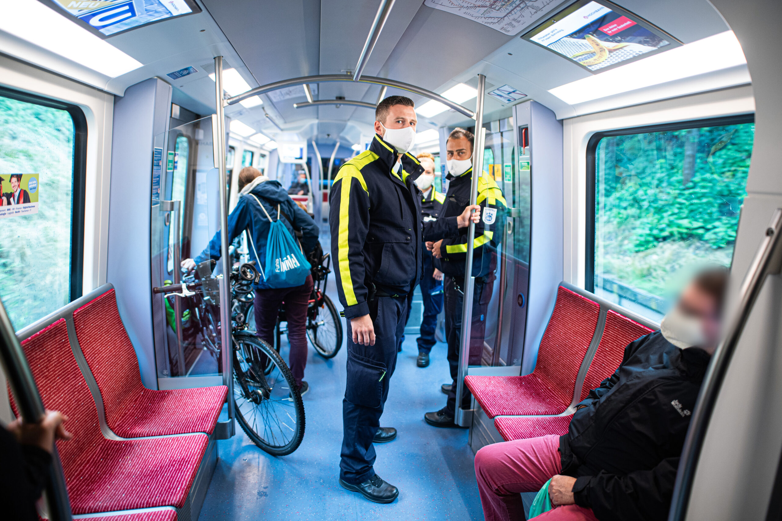Maskenkontrolle in der U-Bahn – das wird es künftig nicht mehr geben.