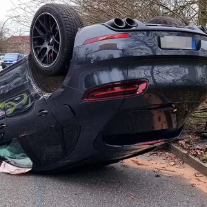 Bei Porsche-Unfall in alsterdorf – zwei Verletzte