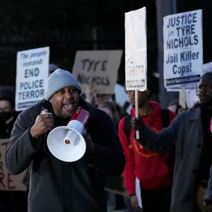 In Memphis protestieren die Menschen nach dem Tod von Tyre Nichols gegen Polizeigewalt.