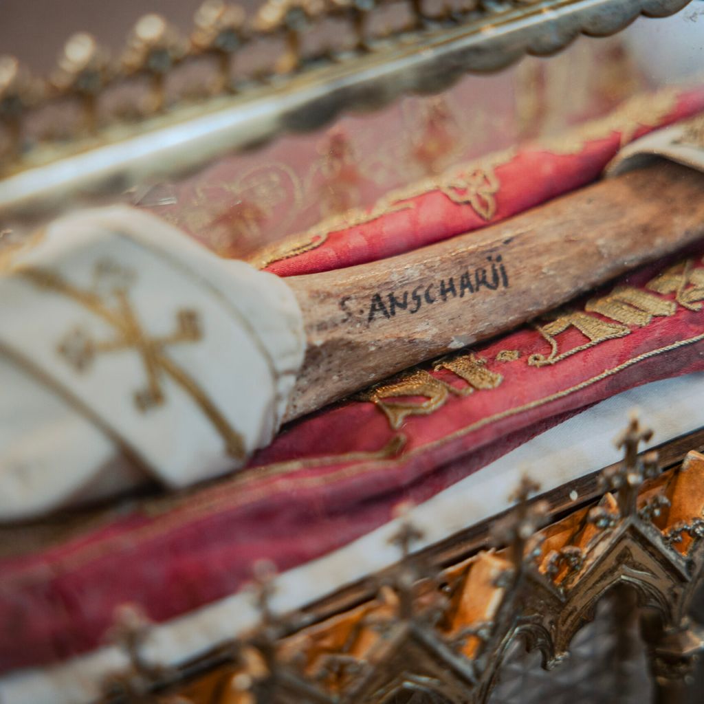 „Ansgarius“ steht auf dem Ellen-Knochen des Heiligen Ansgar.