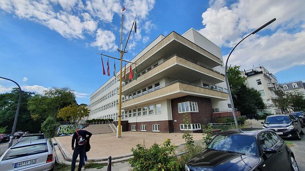 ie restaurierte alte Seefahrtschule, im Gebäude residiert eine Hochschule für Architektur und Design und die gmp-Stiftung.